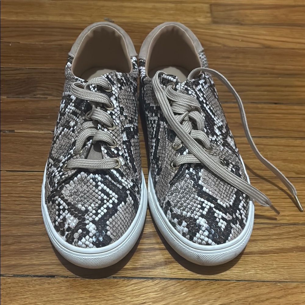 Chic Snakeskin Lace-Up Sneakers